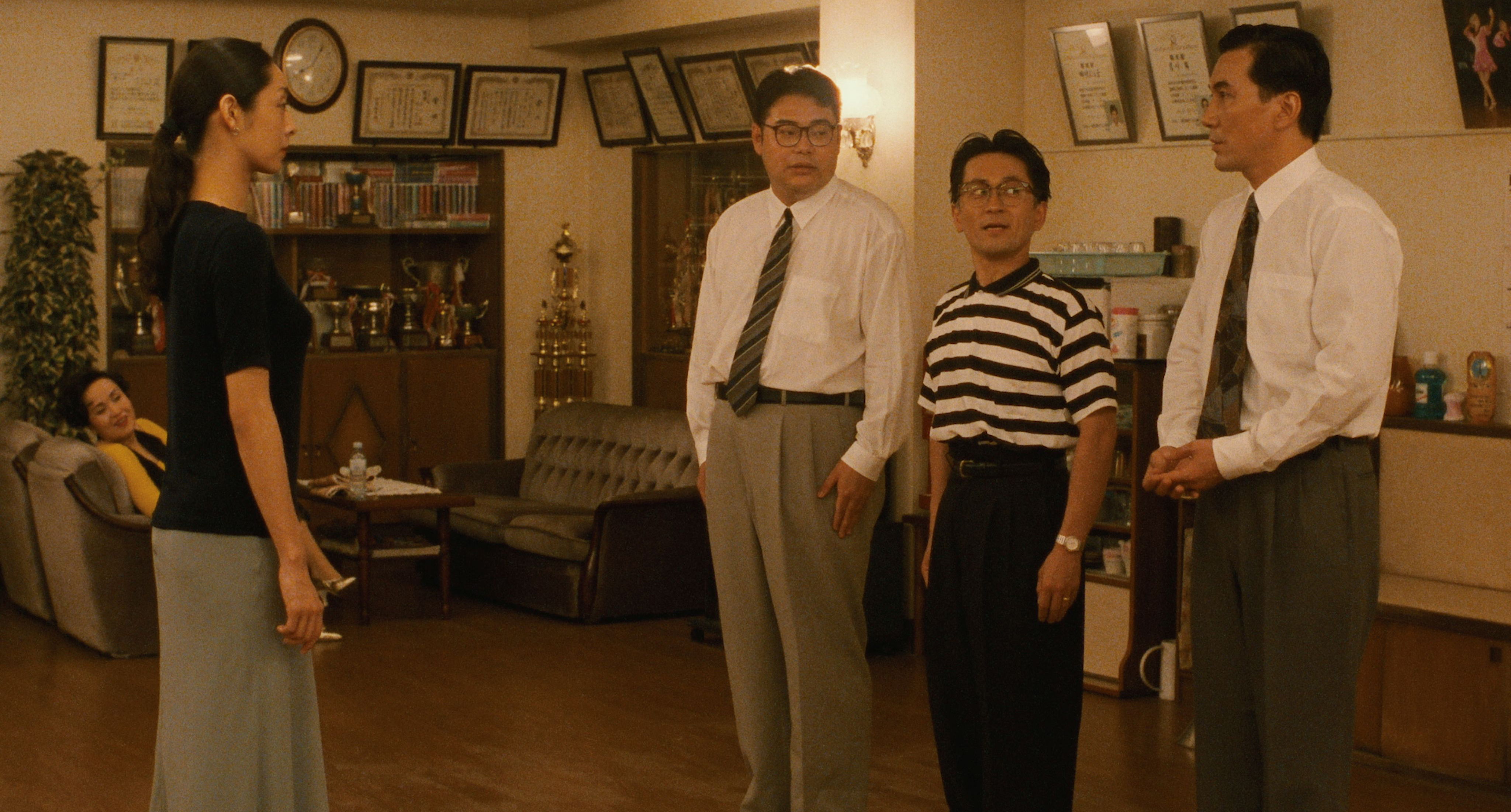 Students gather in the trophy-lined dance studio in Shall We Dance? (1996)